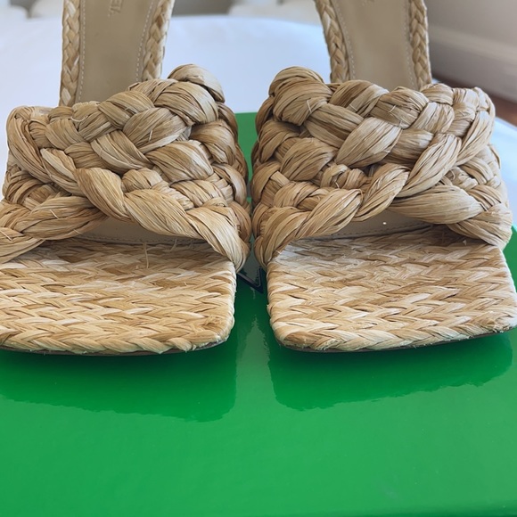 Bottega Venetia raffia heels - Picture 9 of 12